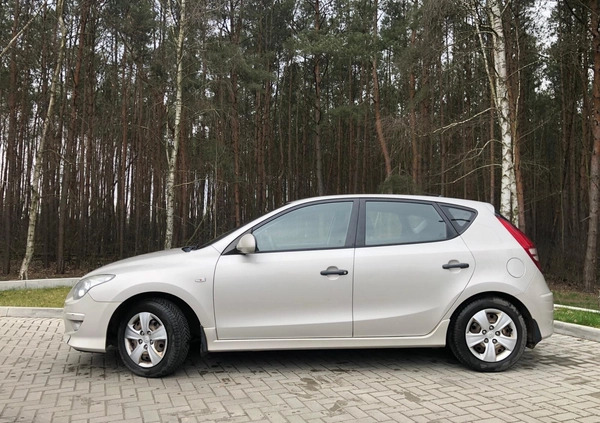 Hyundai I30 cena 16500 przebieg: 314741, rok produkcji 2011 z Poznań małe 11